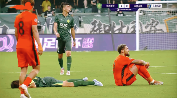 鼎牛配资 7球惨案！鲁莽红牌！足协杯史册1战：国安深感意外，球迷怒斥1人
